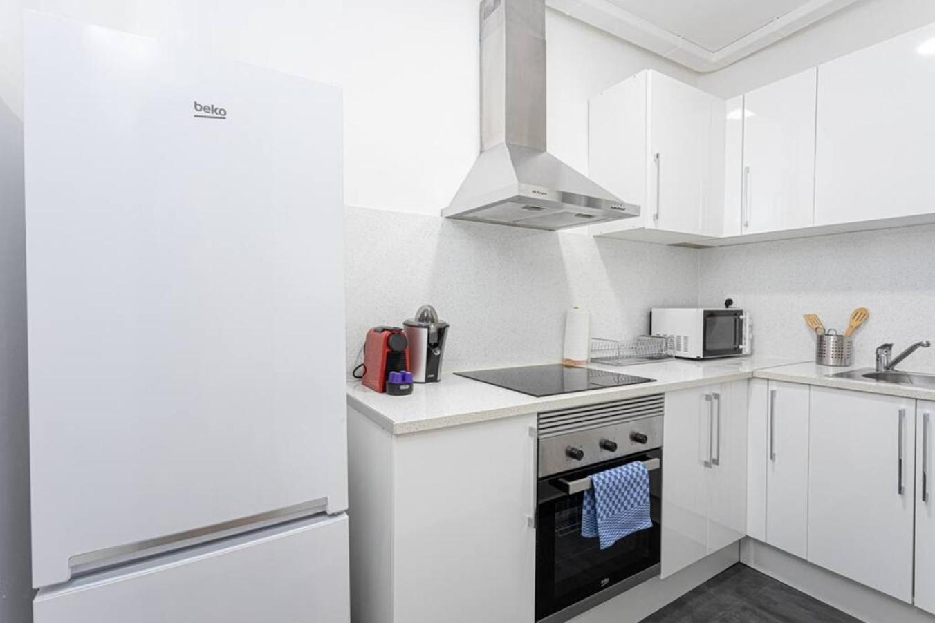 Ferienwohnung Bright 3Bdr Near To The Metro L’Hospitalet de Llobregat Exterior foto