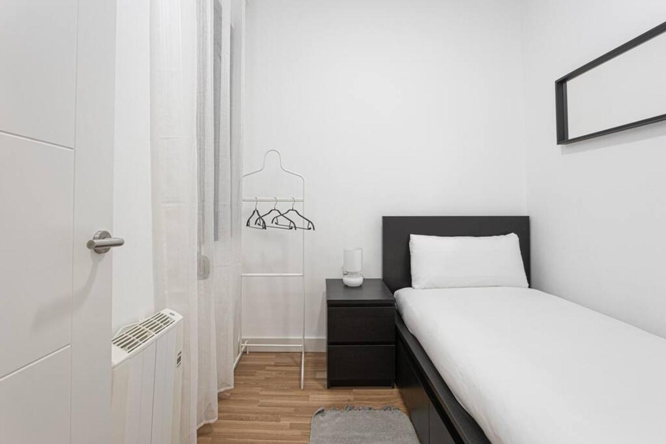Ferienwohnung Bright 3Bdr Near To The Metro L’Hospitalet de Llobregat Exterior foto