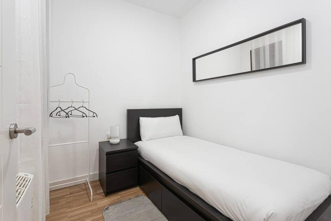 Ferienwohnung Bright 3Bdr Near To The Metro L’Hospitalet de Llobregat Exterior foto