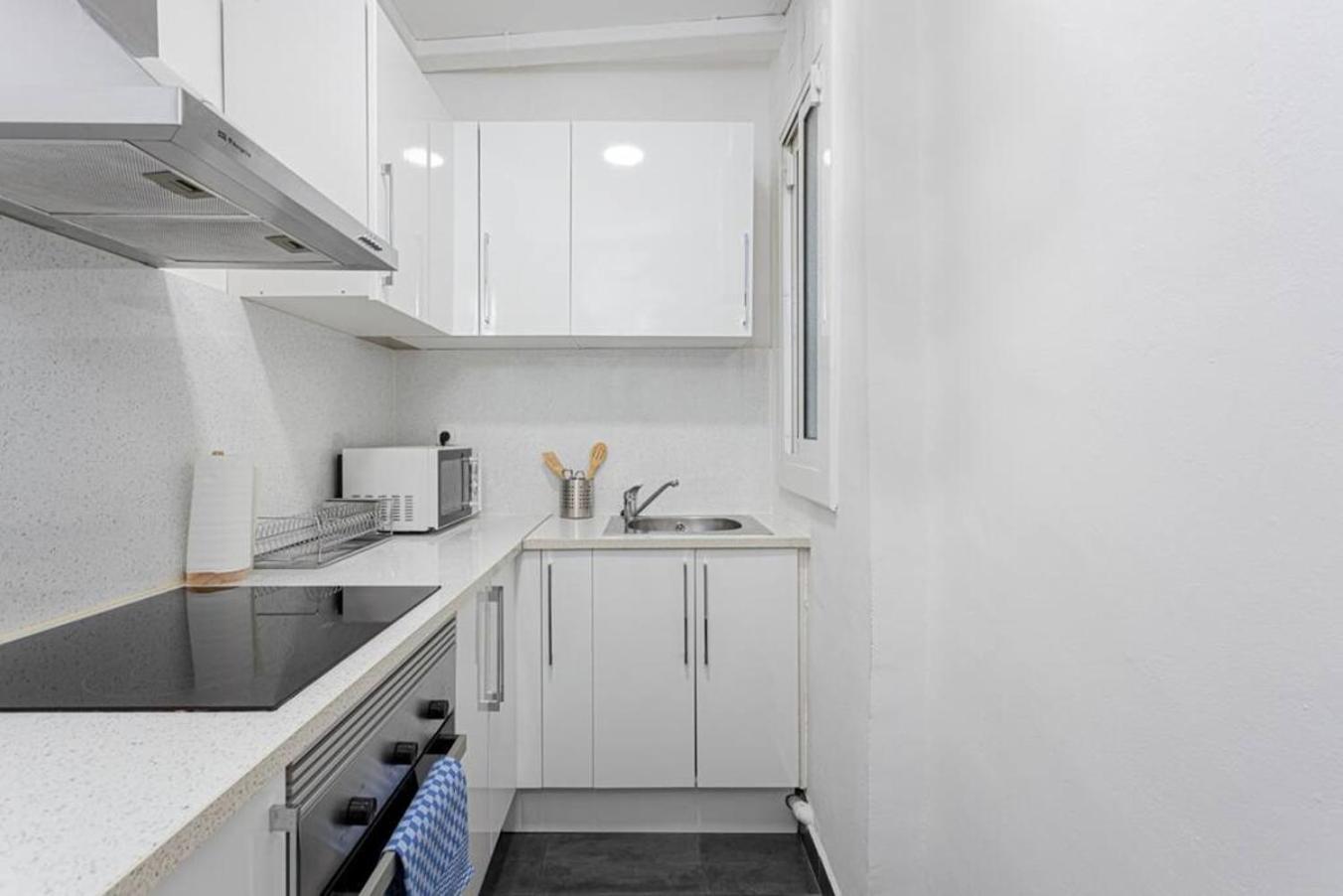 Ferienwohnung Bright 3Bdr Near To The Metro L’Hospitalet de Llobregat Exterior foto
