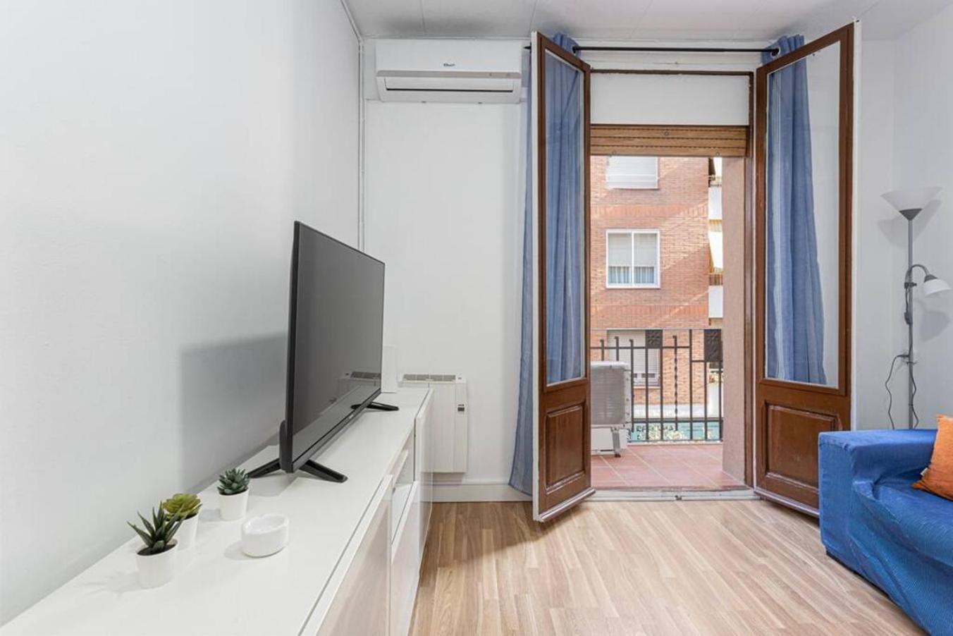 Ferienwohnung Bright 3Bdr Near To The Metro L’Hospitalet de Llobregat Exterior foto
